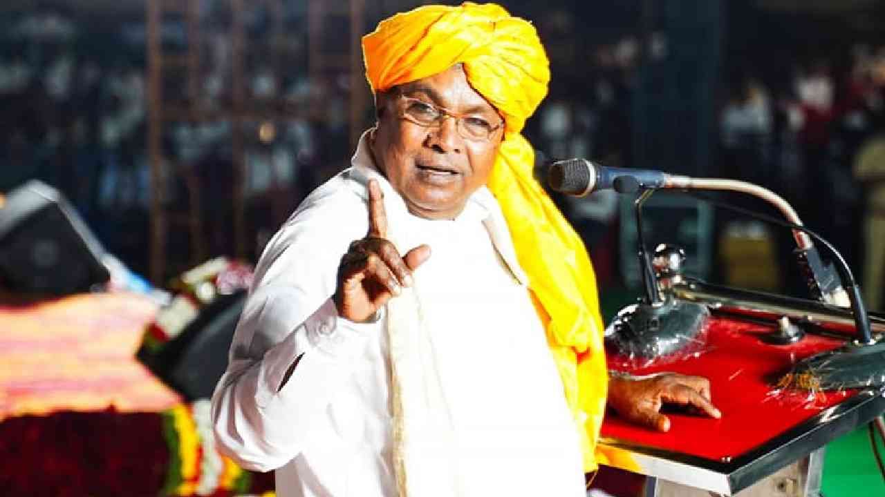 ಎರಡು ಕ್ಷೇತ್ರಗಳಲ್ಲಿ ಸ್ಪರ್ಧಿಸಲು ಮುಂದಾದ ಸಿದ್ದರಾಮಯ್ಯ, ವರುಣಾ ಜೊತೆ 2ನೇ ಕ್ಷೇತ್ರ ಯಾವುದು? ಎರಡು ಕ್ಷೇತ್ರಗಳಲ್ಲಿ ಸ್ಪರ್ಧಿಸಲು ಮುಂದಾದ ಸಿದ್ದರಾಮಯ್ಯ, ವರುಣಾ ಜೊತೆ 2ನೇ ಕ್ಷೇತ್ರ ಯಾವುದು?