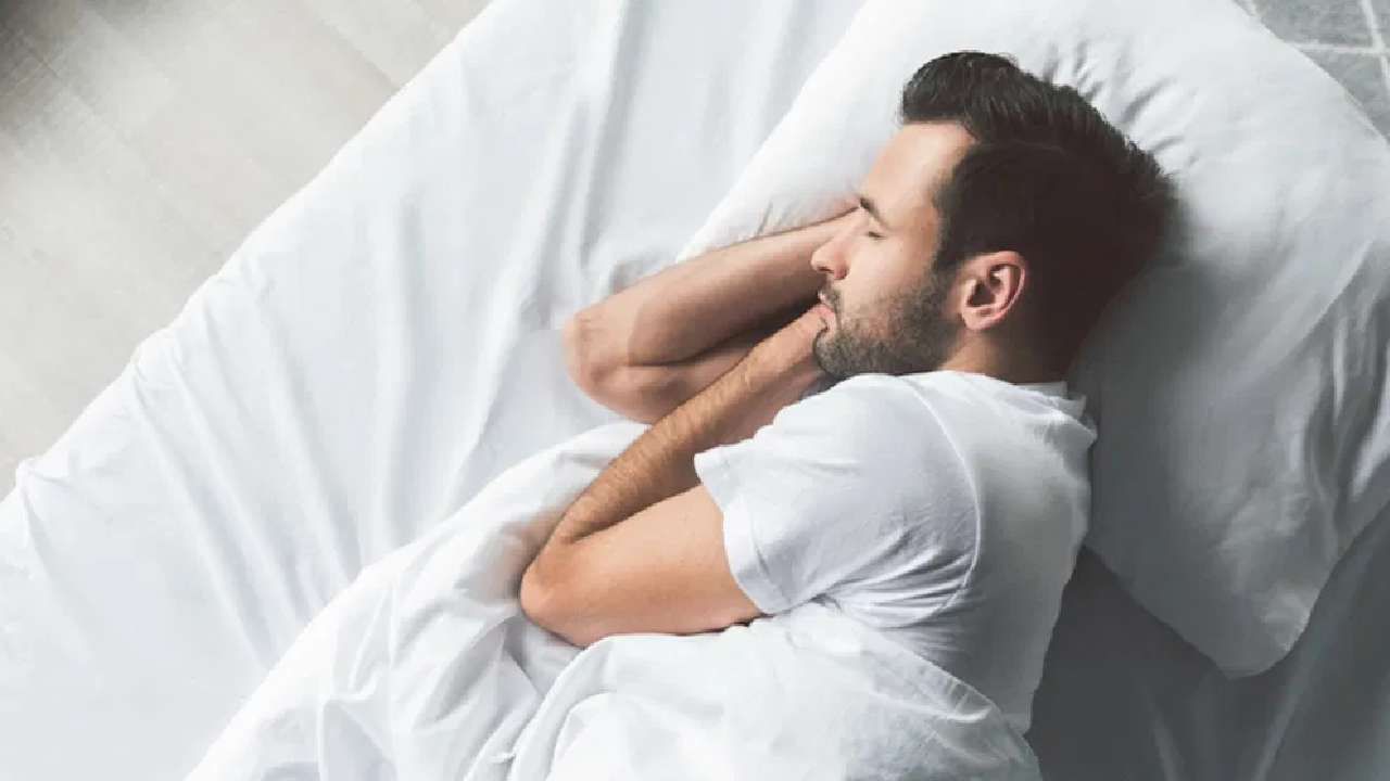 Sleeping Pattern: ಈ ಭಾಗಕ್ಕೆ ತಿರುಗಿ ಮಲಗಿದರೆ ಹೊಟ್ಟೆ ಮತ್ತು ಹೃದಯದ ಸಮಸ್ಯೆಗಳು ಹೆಚ್ಚಾಗುತ್ತವೆ Sleeping Pattern: ಈ ಭಾಗಕ್ಕೆ ತಿರುಗಿ ಮಲಗಿದರೆ ಹೊಟ್ಟೆ ಮತ್ತು ಹೃದಯದ ಸಮಸ್ಯೆಗಳು ಹೆಚ್ಚಾಗುತ್ತವೆ