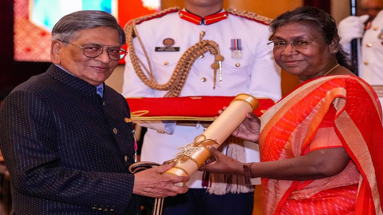 President Droupadi Murmu presented Padma Awards 2023 at Rashtrapati Bhavan on 22 March; More details in Kannada
