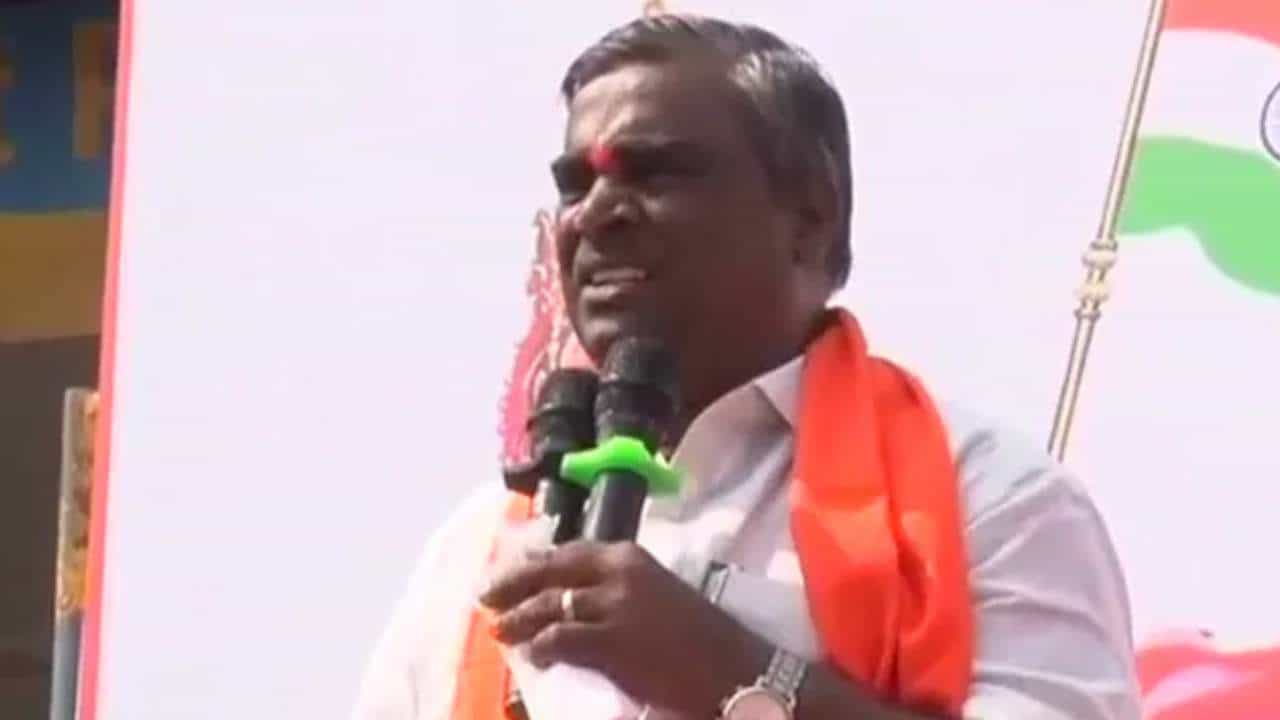 ಲೈಸೆನ್ಸ್ ನವೀಕರಿಸದೇ ರಿವಾಲ್ವರ್ ಇಟ್ಟುಕೊಂಡಿದ್ದ ಆರೋಪ: ಶಾಸಕ ಸೋಮಶೇಖರ್ ರೆಡ್ಡಿ ಪ್ರಶ್ನಿಸಿದ್ದ ಮೇಲ್ಮನವಿ ವಜಾಗೊಳಿಸಿದ ಸೆಷನ್ಸ್ ಕೋರ್ಟ್ ಲೈಸೆನ್ಸ್ ನವೀಕರಿಸದೇ ರಿವಾಲ್ವರ್ ಇಟ್ಟುಕೊಂಡಿದ್ದ ಆರೋಪ: ಶಾಸಕ ಸೋಮಶೇಖರ್ ರೆಡ್ಡಿ ಪ್ರಶ್ನಿಸಿದ್ದ ಮೇಲ್ಮನವಿ ವಜಾಗೊಳಿಸಿದ ಸೆಷನ್ಸ್ ಕೋರ್ಟ್