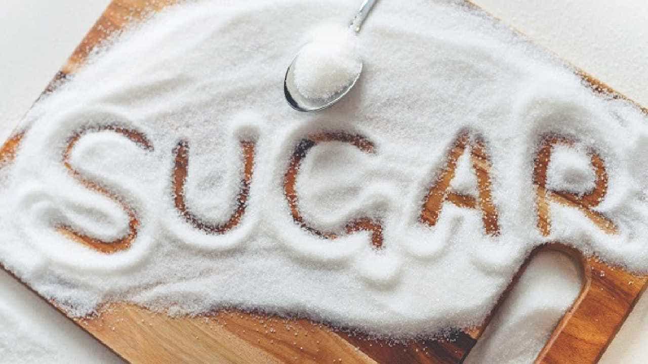 Sugar Risk: ಈ 5 ಲಕ್ಷಣಗಳು ನಿಮ್ಮ ದೇಹದಲ್ಲಿ ಕಾಣಿಸಿಕೊಂಡರೆ ನೀವು ಹೆಚ್ಚು ಸಕ್ಕರೆ ತಿನ್ನುತ್ತಿದ್ದೀರಿ ಎಂದರ್ಥ Sugar Risk: ಈ 5 ಲಕ್ಷಣಗಳು ನಿಮ್ಮ ದೇಹದಲ್ಲಿ ಕಾಣಿಸಿಕೊಂಡರೆ ನೀವು ಹೆಚ್ಚು ಸಕ್ಕರೆ ತಿನ್ನುತ್ತಿದ್ದೀರಿ ಎಂದರ್ಥ