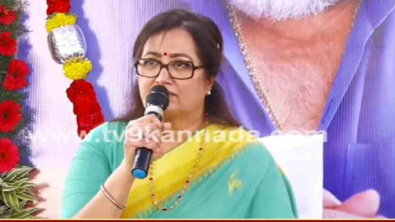 ವರಿಷ್ಠರು ಸೂಚಿಸಿದರೆ ಮಂಡ್ಯ ಕ್ಷೇತ್ರದಲ್ಲಿ ಸ್ಪರ್ಧೆ: ಸುಮಲತಾ ಅಂಬರೀಶ್ ಅಚ್ಚರಿ ಹೇಳಿಕೆ ವರಿಷ್ಠರು ಸೂಚಿಸಿದರೆ ಮಂಡ್ಯ ಕ್ಷೇತ್ರದಲ್ಲಿ ಸ್ಪರ್ಧೆ: ಸುಮಲತಾ ಅಂಬರೀಶ್ ಅಚ್ಚರಿ ಹೇಳಿಕೆ