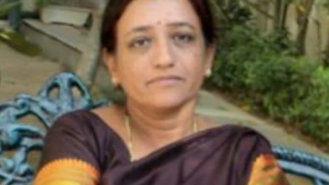 Sumangala Mummigatti: ಆಕಾಶವಾಣಿ ಕಾರ್ಯಕ್ರಮ ನಿರ್ವಾಹಕರಾಗಿದ್ದ ರಾಷ್ಟ್ರ ಪ್ರಶಸ್ತಿ ವಿಜೇತೆ ಸುಮಂಗಳಾ ಮುಮ್ಮಿಗಟ್ಟಿ ನಿಧನ Sumangala Mummigatti: ಆಕಾಶವಾಣಿ ಕಾರ್ಯಕ್ರಮ ನಿರ್ವಾಹಕರಾಗಿದ್ದ ರಾಷ್ಟ್ರ ಪ್ರಶಸ್ತಿ ವಿಜೇತೆ ಸುಮಂಗಳಾ ಮುಮ್ಮಿಗಟ್ಟಿ ನಿಧನ