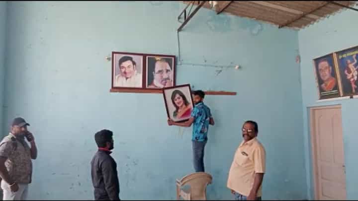 ಬಿಜೆಪಿಗೆ ಬೆಂಬಲ ಘೋಷಿಸಿದ ಹಿನ್ನೆಲೆ ರಂಗಮಂದಿರದಿಂದ ಸಂಸದೆ ಸುಮಲತಾ ಫೋಟೋ ತೆರವು ಬಿಜೆಪಿಗೆ ಬೆಂಬಲ ಘೋಷಿಸಿದ ಹಿನ್ನೆಲೆ ರಂಗಮಂದಿರದಿಂದ ಸಂಸದೆ ಸುಮಲತಾ ಫೋಟೋ ತೆರವು