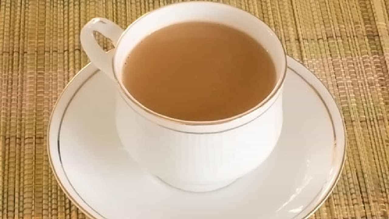 Reheating Tea: ಚಹಾ ಮಾಡಿ 15 ನಿಮಿಷಕ್ಕಿಂತ ಹೆಚ್ಚಾದರೆ ಮತ್ತೆ ಬಿಸಿ ಮಾಡಬೇಡಿ, ಆರೋಗ್ಯಕ್ಕೆ ಅಪಾಯವಾಗಬಹುದು Reheating Tea: ಚಹಾ ಮಾಡಿ 15 ನಿಮಿಷಕ್ಕಿಂತ ಹೆಚ್ಚಾದರೆ ಮತ್ತೆ ಬಿಸಿ ಮಾಡಬೇಡಿ, ಆರೋಗ್ಯಕ್ಕೆ ಅಪಾಯವಾಗಬಹುದು