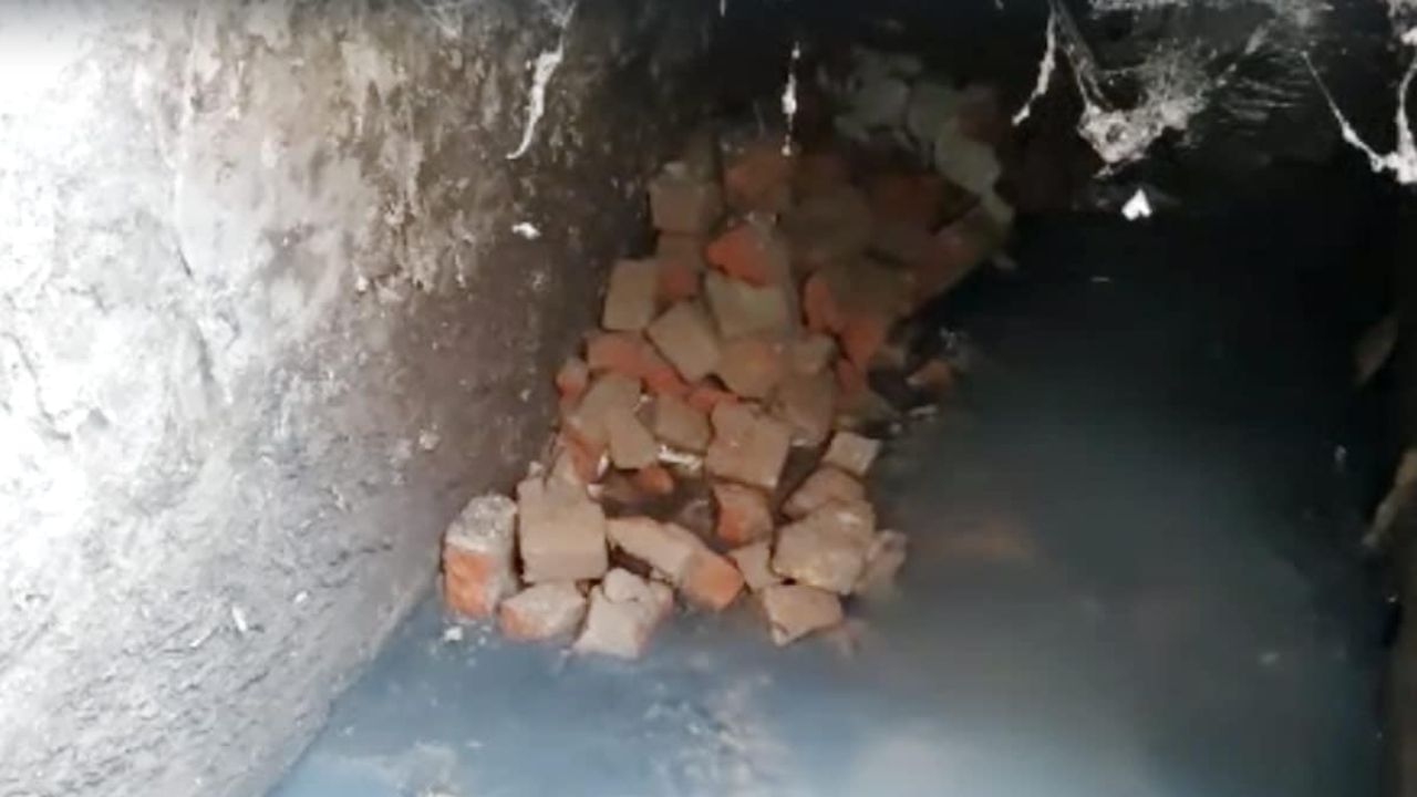 Shocking News: ಚರಂಡಿ ಮೂಲಕ 10 ಅಡಿ ಸುರಂಗ ಅಗೆದು ಚಿನ್ನಾಭರಣ ದೋಚಿದ ಕಳ್ಳರು Shocking News: ಚರಂಡಿ ಮೂಲಕ 10 ಅಡಿ ಸುರಂಗ ಅಗೆದು ಚಿನ್ನಾಭರಣ ದೋಚಿದ ಕಳ್ಳರು