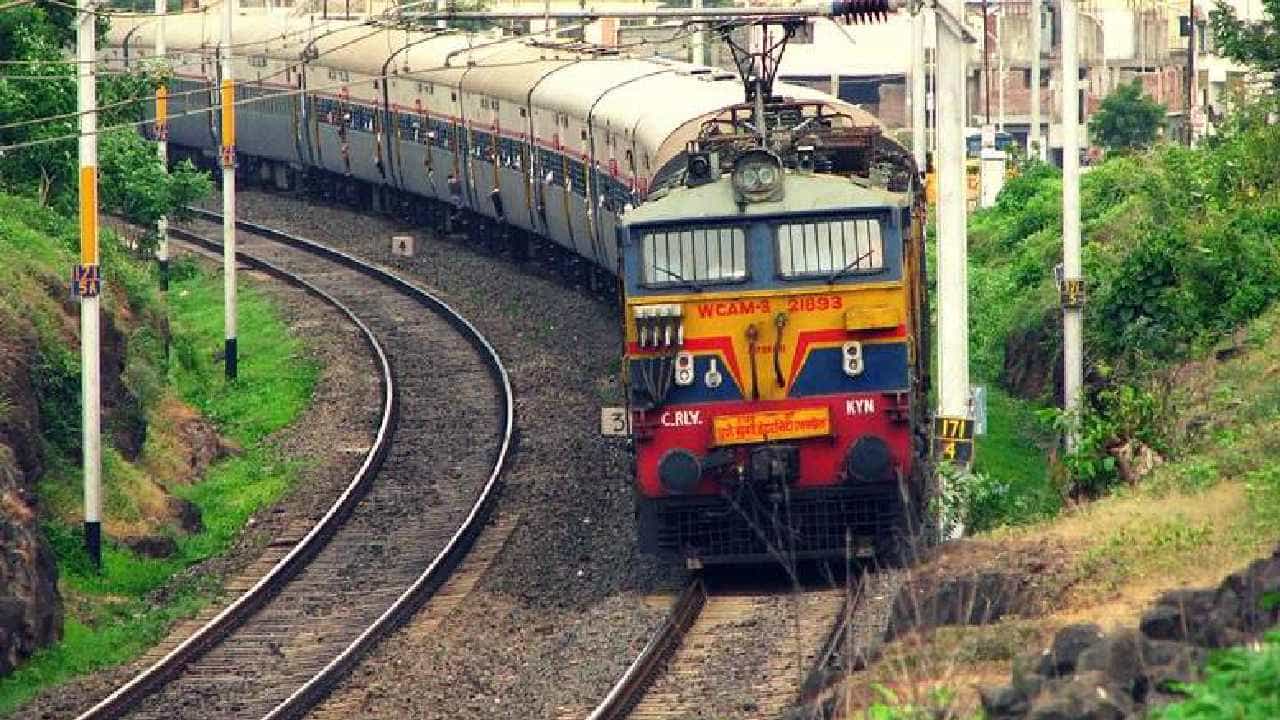 Train Cancelled: ಮಾರ್ಚ್ 7 ರಂದು 200ಕ್ಕೂ ಅಧಿಕ ರೈಲುಗಳ ಸಂಚಾರವನ್ನು ಸ್ಥಗಿತಗೊಳಿಸಿದ ಭಾರತೀಯ ರೈಲ್ವೆ Train Cancelled: ಮಾರ್ಚ್ 7 ರಂದು 200ಕ್ಕೂ ಅಧಿಕ ರೈಲುಗಳ ಸಂಚಾರವನ್ನು ಸ್ಥಗಿತಗೊಳಿಸಿದ ಭಾರತೀಯ ರೈಲ್ವೆ