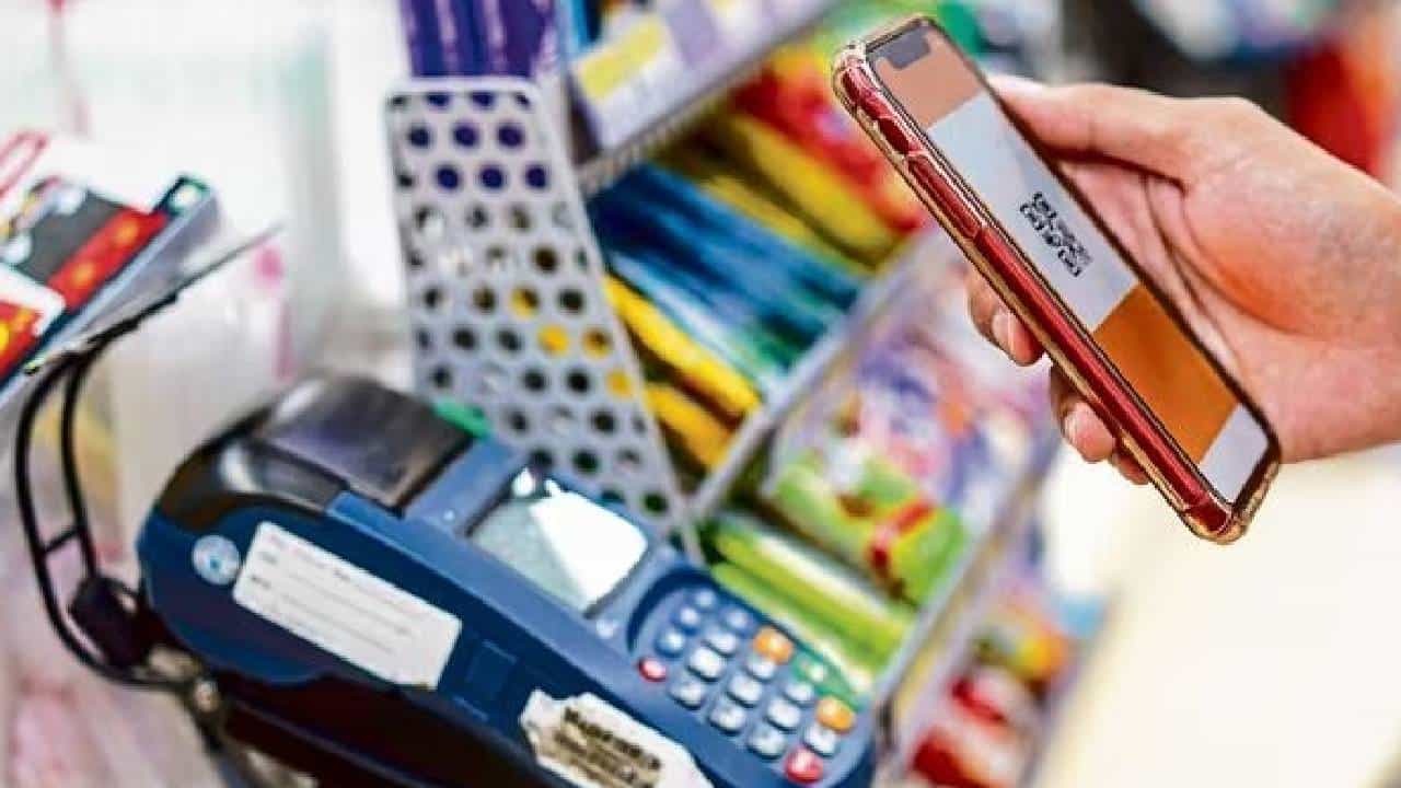 UPI Payments Charges: ವ್ಯಾಪಾರಿಗಳ ಗಮನಕ್ಕೆ; ಯುಪಿಐ ವಹಿವಾಟುಗಳ ಮೇಲೆ ಕೇಂದ್ರ ಸರ್ಕಾರದಿಂದ ಹೆಚ್ಚುವರಿ ಶುಲ್ಕ UPI Payments Charges: ವ್ಯಾಪಾರಿಗಳ ಗಮನಕ್ಕೆ; ಯುಪಿಐ ವಹಿವಾಟುಗಳ ಮೇಲೆ ಕೇಂದ್ರ ಸರ್ಕಾರದಿಂದ ಹೆಚ್ಚುವರಿ ಶುಲ್ಕ
