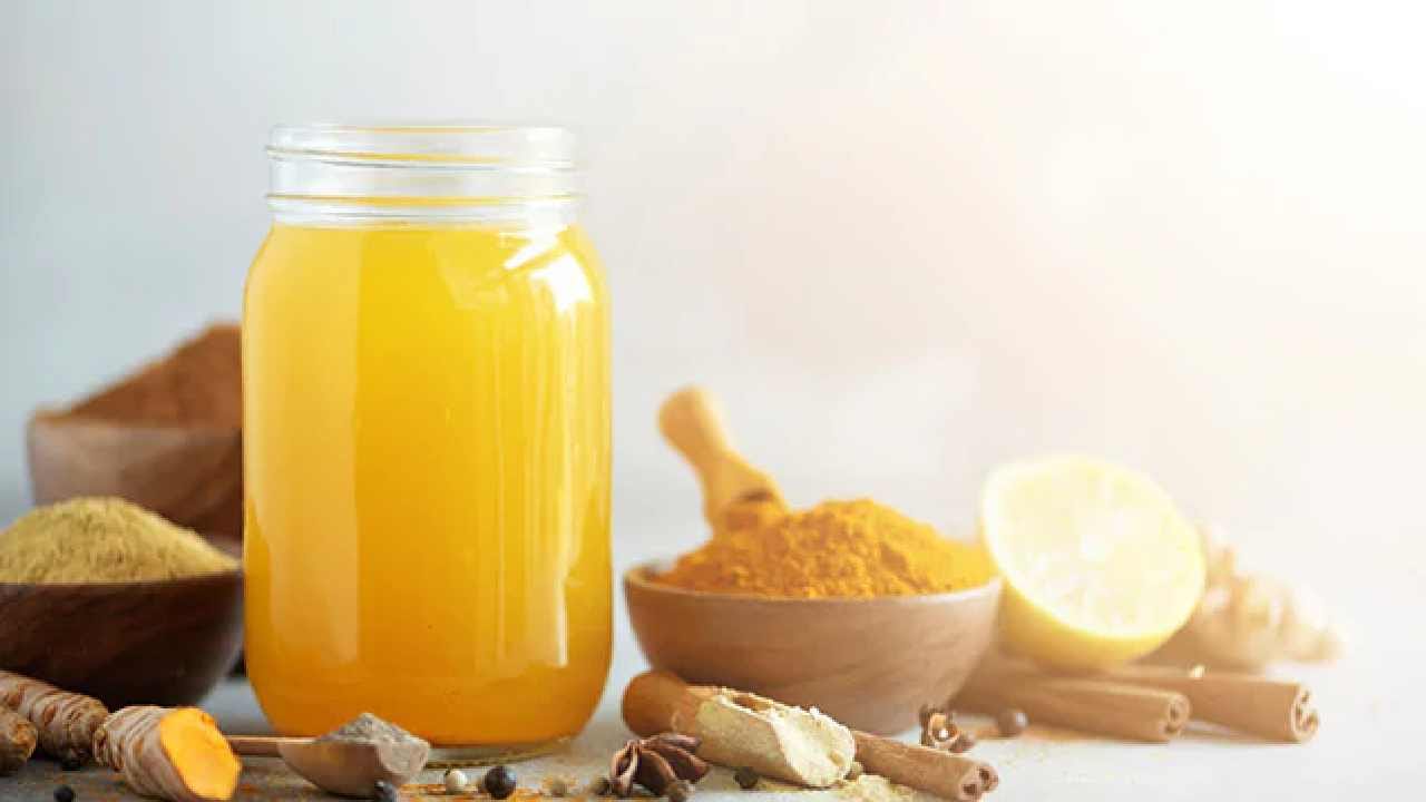 Turmeric Water: ಅರಿಶಿನ ನೀರು ತೂಕವನ್ನು ಕಡಿಮೆ ಮಾಡಲು ಸಹಾಯ ಮಾಡುತ್ತೆ, ಕೆಲವೇ ದಿನಗಳಲ್ಲಿ ಫಲಿತಾಂಶ ಕಾಣಬಹುದು Turmeric Water: ಅರಿಶಿನ ನೀರು ತೂಕವನ್ನು ಕಡಿಮೆ ಮಾಡಲು ಸಹಾಯ ಮಾಡುತ್ತೆ, ಕೆಲವೇ ದಿನಗಳಲ್ಲಿ ಫಲಿತಾಂಶ ಕಾಣಬಹುದು