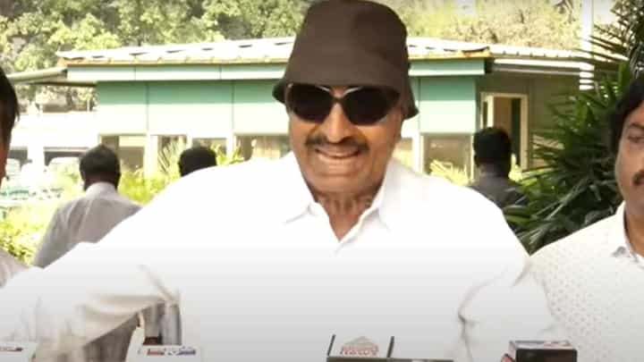 ದೆಹಲಿ ನಾಯಕರಿಂದ ಕನ್ನಡ ಮಾತಾಡಿಸುವ ಹುಚ್ಚು ಸಾಹಸ ಮಾಡದಿರುವಂತೆ ಸ್ಥಳೀಯ ನಾಯಕರನ್ನು ಆಗ್ರಹಿಸಿದ ವಾಟಾಳ್ ನಾಗರಾಜ್ ದೆಹಲಿ ನಾಯಕರಿಂದ ಕನ್ನಡ ಮಾತಾಡಿಸುವ ಹುಚ್ಚು ಸಾಹಸ ಮಾಡದಿರುವಂತೆ ಸ್ಥಳೀಯ ನಾಯಕರನ್ನು ಆಗ್ರಹಿಸಿದ ವಾಟಾಳ್ ನಾಗರಾಜ್