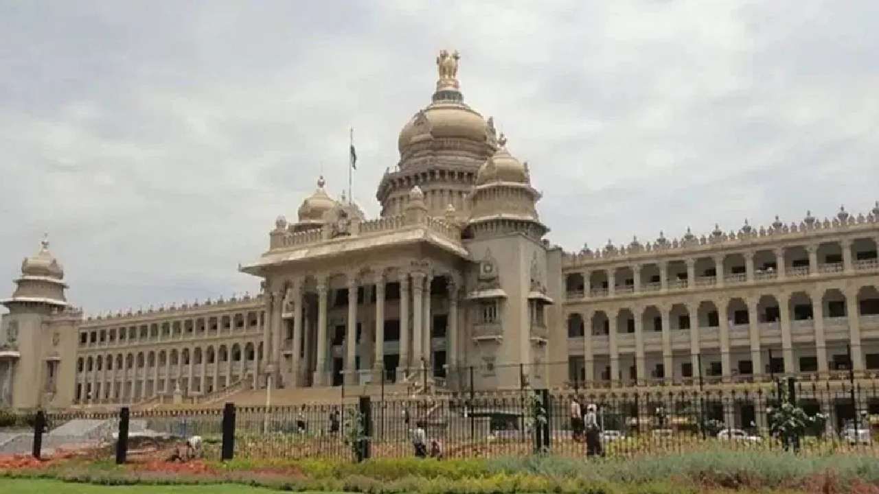 Karnataka Election 2023 Date Live: ಕೆಲವೇ ಕ್ಷಣಗಳಲ್ಲಿ ರಾಜ್ಯ ವಿಧಾನಸಭೆ ಚುನಾವಣೆ ದಿನಾಂಕ ಘೋಷಣೆ, ಇಲ್ಲಿದೆ ಕ್ಷಣ ಕ್ಷಣದ ಮಾಹಿತಿ