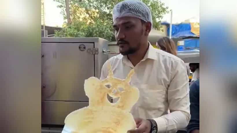 Viral Video: ಇಲ್ಲಿ ನೋಡಿ ದೋಸೆಯಲ್ಲೂ ಬೆಕ್ಕು ಮಾಡಬಹುದು, ಸ್ಟ್ರೀಟ್ ಫುಡ್ ವ್ಯಾಪಾರಿಯ ಕೈಚಳಕಕ್ಕೆ ಮನಸೋತ ನೆಟ್ಟಿಗರು