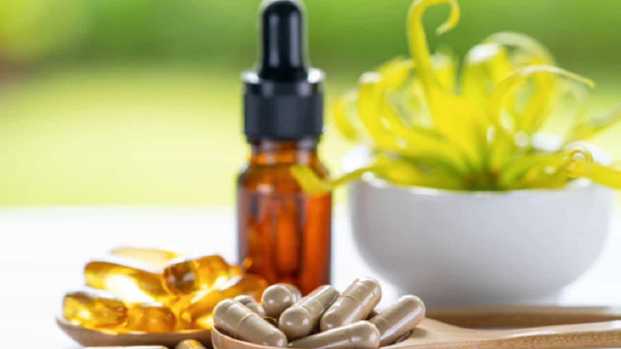 Vitamin E capsules: ಆರೋಗ್ಯಕರ ಚರ್ಮ ಮತ್ತು ಕೂದಲಿಗೆ ವಿಟಮಿನ್ ಇ ಕ್ಯಾಪ್ಸುಲ್ Vitamin E capsules: ಆರೋಗ್ಯಕರ ಚರ್ಮ ಮತ್ತು ಕೂದಲಿಗೆ ವಿಟಮಿನ್ ಇ ಕ್ಯಾಪ್ಸುಲ್