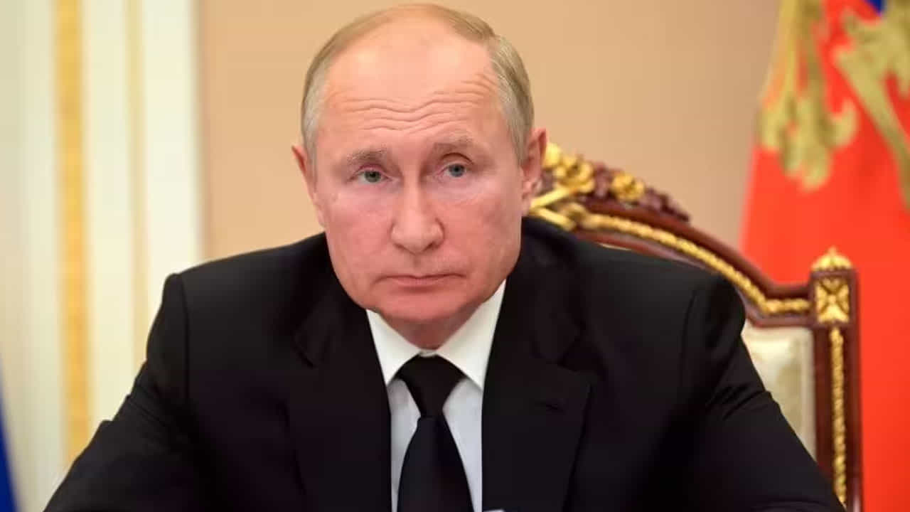 Vladimir Putin: ರಷ್ಯಾ ಅಧ್ಯಕ್ಷ ವ್ಲಾಡಿಮಿರ್ ಪುಟಿನ್ ವಿರುದ್ಧ ಬಂಧನ ವಾರಂಟ್ ಹೊರಡಿಸಿದ ಅಂತಾರಾಷ್ಟ್ರೀಯ ಕ್ರಿಮಿನಲ್ ಕೋರ್ಟ್ Vladimir Putin: ರಷ್ಯಾ ಅಧ್ಯಕ್ಷ ವ್ಲಾಡಿಮಿರ್ ಪುಟಿನ್ ವಿರುದ್ಧ ಬಂಧನ ವಾರಂಟ್ ಹೊರಡಿಸಿದ ಅಂತಾರಾಷ್ಟ್ರೀಯ ಕ್ರಿಮಿನಲ್ ಕೋರ್ಟ್