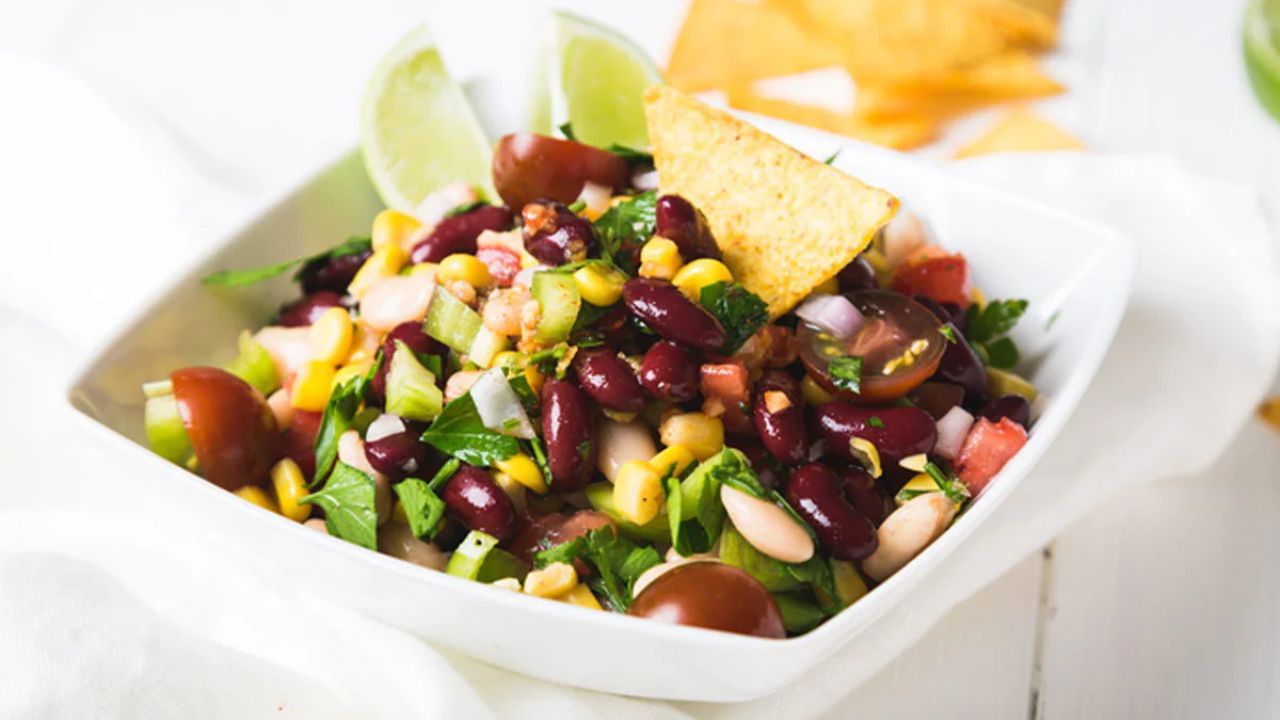 Yummy Salad Recipe: ಬೇಸಿಗೆಯಲ್ಲಿ ನಿಮ್ಮ ದೇಹದ ಆರೋಗ್ಯ ಕಾಪಾಡಿಕೊಳ್ಳಲು ಇಲ್ಲಿದೆ ರಾಜ್ಮಾ ಚಾವಲ್ ಸಲಾಡ್ Yummy Salad Recipe: ಬೇಸಿಗೆಯಲ್ಲಿ ನಿಮ್ಮ ದೇಹದ ಆರೋಗ್ಯ ಕಾಪಾಡಿಕೊಳ್ಳಲು ಇಲ್ಲಿದೆ ರಾಜ್ಮಾ ಚಾವಲ್ ಸಲಾಡ್