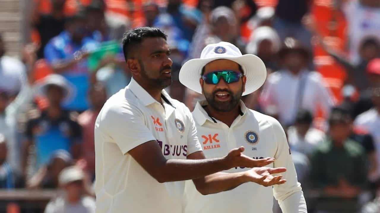 ಬಾರ್ಡರ್ ಗವಾಸ್ಕರ್ ಸರಣಿಯ ನಾಲ್ಕನೇ ಟೆಸ್ಟ್ ಪಂದ್ಯದಲ್ಲಿ ಆಸ್ಟ್ರೇಲಿಯಾ ತಂಡದ 6 ವಿಕೆಟ್ ಉರುಳಿಸಿದ ಆರ್. ಅಶ್ವಿನ್ ಐಸಿಸಿ ರ್ಯಾಂಕಿಂಗ್ನಲ್ಲಿ ಮತ್ತೆ ಅಗ್ರಸ್ಥಾನಕ್ಕೇರಿದ್ದಾರೆ. ನಾಲ್ಕನೇ ಟೆಸ್ಟ್ ಆರಂಭಕ್ಕೂ ಮುನ್ನ ಜೇಮ್ಸ್ ಆಂಡರ್ಸನ್ ಮತ್ತು ಆರ್. ಅಶ್ವಿನ್ ಇಬ್ಬರೂ 859 ಅಂಕಗಳನ್ನು ಹೊಂದಿದ್ದು, ಮೊದಲ ಸ್ಥಾನವನ್ನು ಹಂಚಿಕೊಂಡಿದ್ದರು.