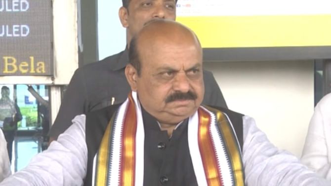 ಹಿಂದುಳಿದ, SCST ಸಮುದಾಯಗಳನ್ನು ವರ್ಷಕ್ಕೊಮ್ಮೆ ಮೇಲೆತ್ತುವುದು, ಮತ್ತೆ ಬಾವಿಗೆ ಹಾಕುವುದು: ಕಾಂಗ್ರೆಸ್ ವಿರುದ್ಧ ಸಿಎಂ ಬೊಮ್ಮಾಯಿ ಕಿಡಿ ಹಿಂದುಳಿದ, SCST ಸಮುದಾಯಗಳನ್ನು ವರ್ಷಕ್ಕೊಮ್ಮೆ ಮೇಲೆತ್ತುವುದು, ಮತ್ತೆ ಬಾವಿಗೆ ಹಾಕುವುದು: ಕಾಂಗ್ರೆಸ್ ವಿರುದ್ಧ ಸಿಎಂ ಬೊಮ್ಮಾಯಿ ಕಿಡಿ