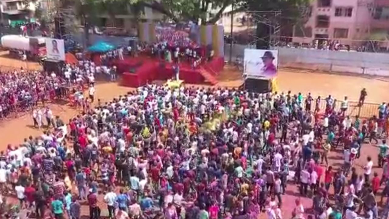 Holi 2023 Celebration: ಬಣ್ಣದೋಕುಳಿಯಲ್ಲಿ ಮಿಂದೆದ್ದ ಕುಂದಾನಗರಿ ನಾರಿಯರು