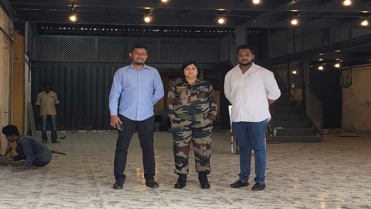 ಮಿಲಿಟರಿ ಡ್ರೆಸ್ ಧರಿಸಿ ಕೋಟಿ ಕೋಟಿ ವಂಚನೆ ಮಾಡಿದ ಅಸ್ಸಾಂ ಮೂಲದ ನಯವಂಚಕಿ ಬೆಂಗಳೂರಿನಲ್ಲಿ ಅರೆಸ್ಟ್ ಮಿಲಿಟರಿ ಡ್ರೆಸ್ ಧರಿಸಿ ಕೋಟಿ ಕೋಟಿ ವಂಚನೆ ಮಾಡಿದ ಅಸ್ಸಾಂ ಮೂಲದ ನಯವಂಚಕಿ ಬೆಂಗಳೂರಿನಲ್ಲಿ ಅರೆಸ್ಟ್