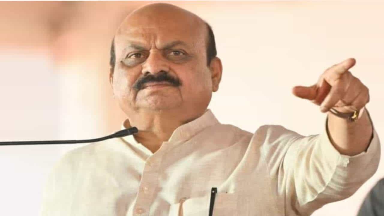 ಪಂಚಮಸಾಲಿ ಸಮುದಾಯಕ್ಕೆ 2ಎ ಮೀಸಲಾತಿಗೆ ಆಗ್ರಹ: ಸಿಎಂ ಎದುರು ಪ್ರತಿಭಟನೆಗೆ ಮುಂದಾದ ನಾಲ್ವರ ಬಂಧನ ಪಂಚಮಸಾಲಿ ಸಮುದಾಯಕ್ಕೆ 2ಎ ಮೀಸಲಾತಿಗೆ ಆಗ್ರಹ: ಸಿಎಂ ಎದುರು ಪ್ರತಿಭಟನೆಗೆ ಮುಂದಾದ ನಾಲ್ವರ ಬಂಧನ