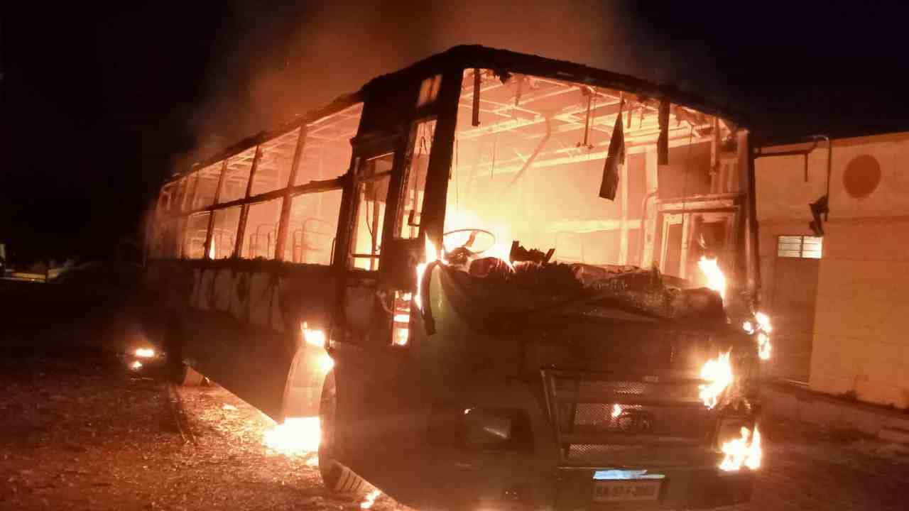 BMTC ಬಸ್ನಲ್ಲಿ ಅಗ್ನಿ ದುರಂತ, ಮಲಗಿದ್ದ ಕಂಡಕ್ಟರ್ ಸಜೀವ ದಹನ, ಡ್ರೈವರ್ ಪಾರು BMTC ಬಸ್ನಲ್ಲಿ ಅಗ್ನಿ ದುರಂತ, ಮಲಗಿದ್ದ ಕಂಡಕ್ಟರ್ ಸಜೀವ ದಹನ, ಡ್ರೈವರ್ ಪಾರು
