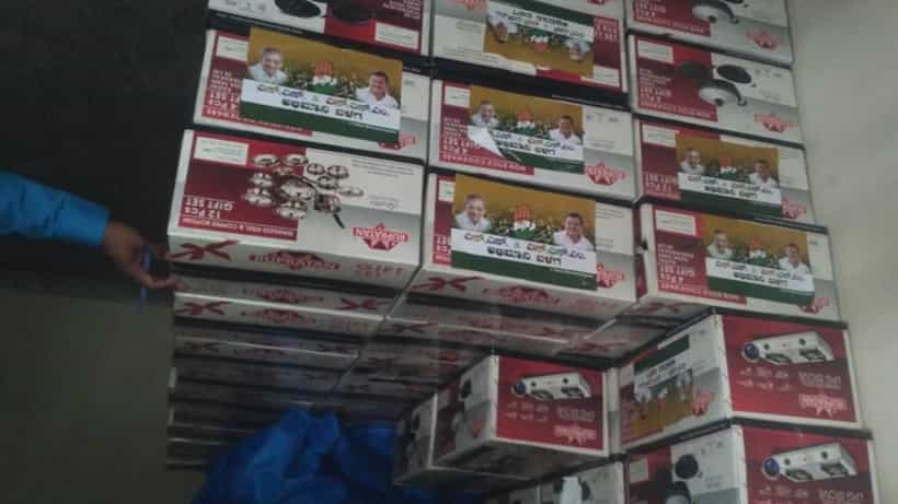 ದಾವಣಗೆರೆ: ಕಾಂಗ್ರೆಸ್ ಶಾಸಕ ಶಾಮನೂರ ಶಿವಶಂಕರಪ್ಪ ಭಾವಚಿತ್ರವಿದ್ದ ಲಕ್ಷಾಂತರ ಮೌಲ್ಯದ ಅಡುಗೆ ಸಲಕರಣೆ ಪತ್ತೆ