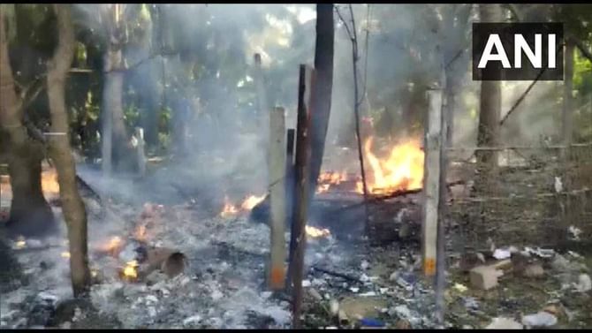 Tamil Nadu: ಪಟಾಕಿ ಶೆಡ್ನಲ್ಲಿ ಆಕಸ್ಮಿಕ ಬೆಂಕಿ: ಓರ್ವ ಮಹಿಳೆ ಸಜೀವದಹನ, 8 ಮಹಿಳೆಯರಿಗೆ ಗಾಯ Tamil Nadu: ಪಟಾಕಿ ಶೆಡ್ನಲ್ಲಿ ಆಕಸ್ಮಿಕ ಬೆಂಕಿ: ಓರ್ವ ಮಹಿಳೆ ಸಜೀವದಹನ, 8 ಮಹಿಳೆಯರಿಗೆ ಗಾಯ