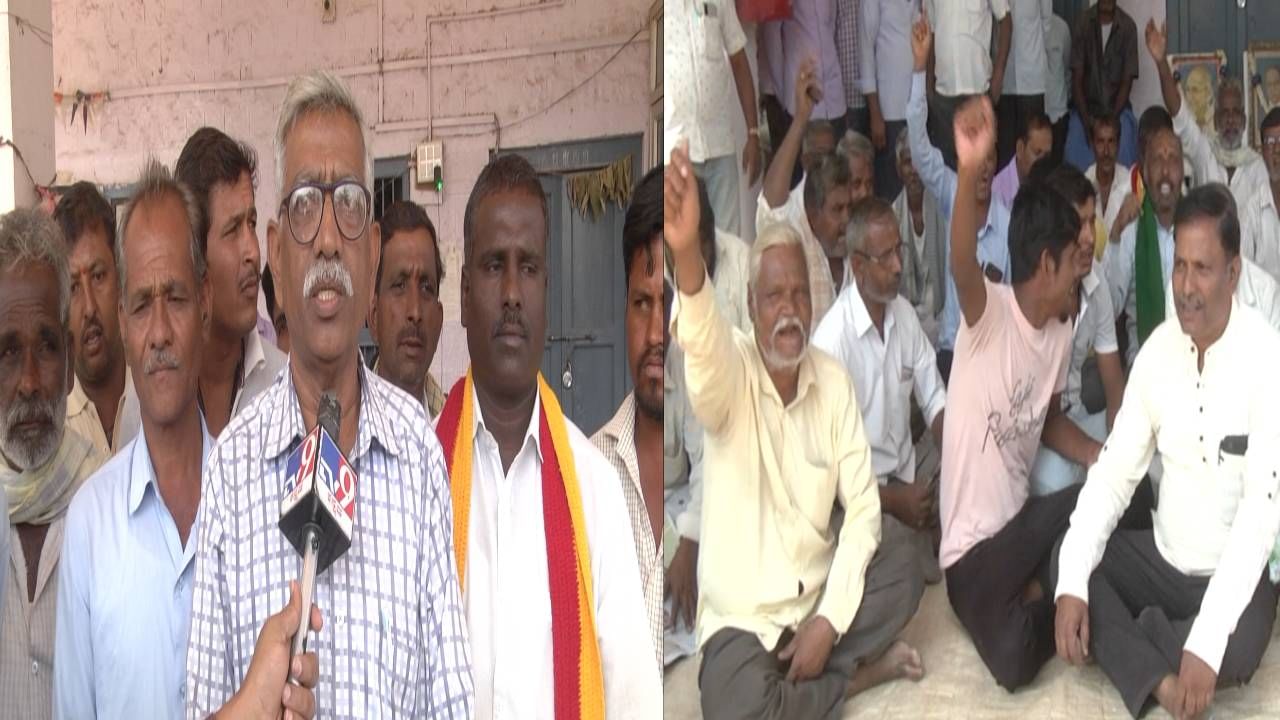 ಗದಗ: ಬೇಕಾಬಿಟ್ಟಿ ಲೆಕ್ಕ ಬರೆದು ಲಕ್ಷ ಲಕ್ಷ ಹಣ ಲೂಟಿ; ಅಧಿಕಾರಿಯನ್ನ ಕಚೇರಿ ಒಳಗಡೆ ಬಿಡದೇ ವಾಪಸ್ ಕಳುಹಿಸಿದ ಜನ ಗದಗ: ಬೇಕಾಬಿಟ್ಟಿ ಲೆಕ್ಕ ಬರೆದು ಲಕ್ಷ ಲಕ್ಷ ಹಣ ಲೂಟಿ; ಅಧಿಕಾರಿಯನ್ನ ಕಚೇರಿ ಒಳಗಡೆ ಬಿಡದೇ ವಾಪಸ್ ಕಳುಹಿಸಿದ ಜನ