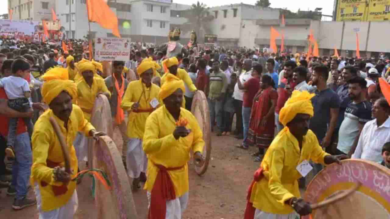 Holi: ಹೋಳಿ ಹುಣ್ಣಿಮೆ ನಿಮಿತ್ತ ಧಾರವಾಡದಲ್ಲಿ ಇಂದು ಹಲಗಿ ಹಬ್ಬ: 5000 ಕ್ಕೂ ಹೆಚ್ಚು ಯುವಕರು ಭಾಗಿ