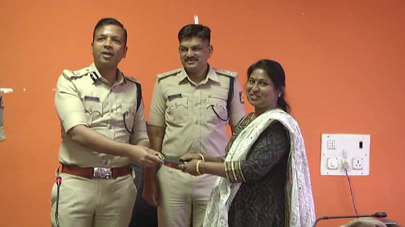 ಹು ಧಾ ಕಮೀಷನರೇಟ್ ಸಖತ್ ಪ್ಲಾನ್! ಇ-ಪೋರ್ಟಲ್ ಮೂಲಕ ಮೂರು ಲಕ್ಷ ರೂ ಮೌಲ್ಯದ ಮೊಬೈಲ್ಗಳ ಪತ್ತೆ ಮಾಡಿದ ಖಾಕಿ