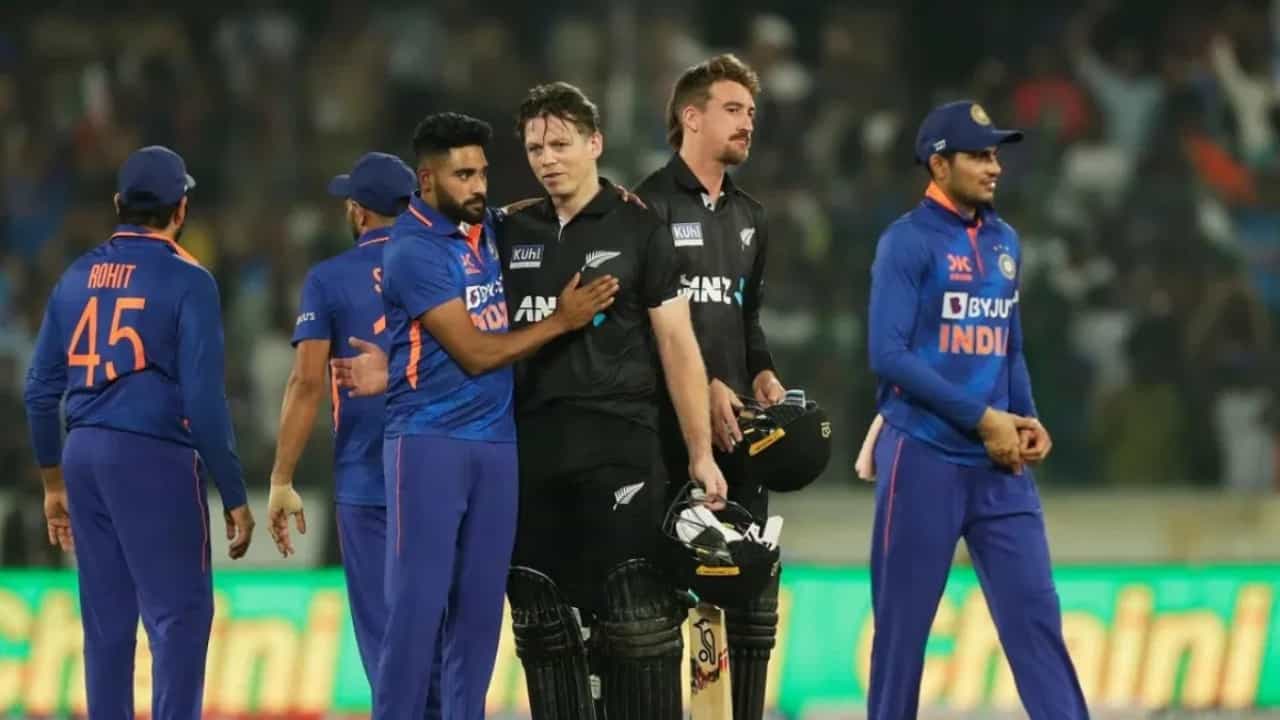 IPL 2023: ರೋಹಿತ್ ಪಡೆಗೆ ಸೋಲಿನ ಭಯ ಹುಟ್ಟಿಸಿದ್ದ ಕಿವೀಸ್ ಆಲ್ರೌಂಡರ್ಗೆ ಗಾಳ ಹಾಕಿದ ಆರ್ಸಿಬಿ! IPL 2023: ರೋಹಿತ್ ಪಡೆಗೆ ಸೋಲಿನ ಭಯ ಹುಟ್ಟಿಸಿದ್ದ ಕಿವೀಸ್ ಆಲ್ರೌಂಡರ್ಗೆ ಗಾಳ ಹಾಕಿದ ಆರ್ಸಿಬಿ!