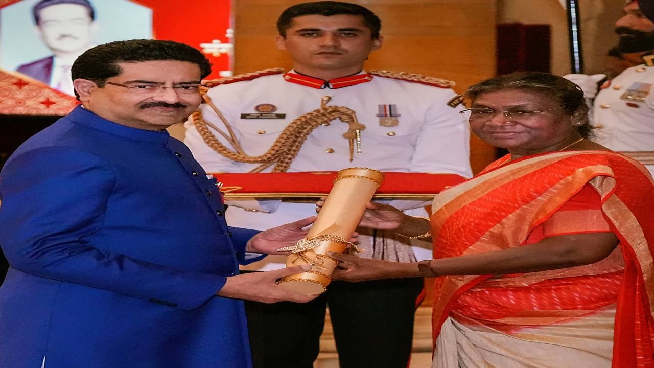 President Droupadi Murmu presented Padma Awards 2023 at Rashtrapati Bhavan on 22 March; More details in Kannada
