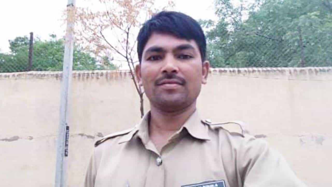 ಬಳ್ಳಾರಿ ಪೊಲೀಸ್ ವಸತಿ ಗೃಹದಲ್ಲಿ ಡಿಎಆರ್ ಪೊಲೀಸ್ ಪೇದೆ ಅನುಮಾನಾಸ್ಪದವಾಗಿ ಸಾವು ಬಳ್ಳಾರಿ ಪೊಲೀಸ್ ವಸತಿ ಗೃಹದಲ್ಲಿ ಡಿಎಆರ್ ಪೊಲೀಸ್ ಪೇದೆ ಅನುಮಾನಾಸ್ಪದವಾಗಿ ಸಾವು