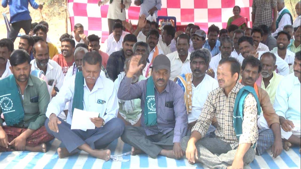 ವಿಜಯನಗರ ಕಾಲುವೆ ಆಧುನೀಕರಣ ಪ್ರೊಜೆಕ್ಟ್ನಲ್ಲಿ ಕಳಪೆ ಕಾಮಗಾರಿ, ಕೋಟಿ ಕೋಟಿ ಲೂಟಿ; ಕ್ರಮಕ್ಕೆ ಆಗ್ರಹಿಸಿ ರೈತರ ಪ್ರತಿಭಟನೆ ವಿಜಯನಗರ ಕಾಲುವೆ ಆಧುನೀಕರಣ ಪ್ರೊಜೆಕ್ಟ್ನಲ್ಲಿ ಕಳಪೆ ಕಾಮಗಾರಿ, ಕೋಟಿ ಕೋಟಿ ಲೂಟಿ; ಕ್ರಮಕ್ಕೆ ಆಗ್ರಹಿಸಿ ರೈತರ ಪ್ರತಿಭಟನೆ