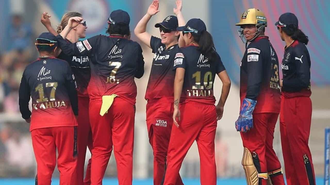 WPL 2023: ಪಾಯಿಂಟ್ ಪಟ್ಟಿಯಲ್ಲಿ ಕೊನೆಯ ಸ್ಥಾನದಲ್ಲಿದ್ದರೂ ಆರ್ಸಿಬಿಗೆ ಇನ್ನು ಇದೆ ಅವಕಾಶ..! WPL 2023: ಪಾಯಿಂಟ್ ಪಟ್ಟಿಯಲ್ಲಿ ಕೊನೆಯ ಸ್ಥಾನದಲ್ಲಿದ್ದರೂ ಆರ್ಸಿಬಿಗೆ ಇನ್ನು ಇದೆ ಅವಕಾಶ..!