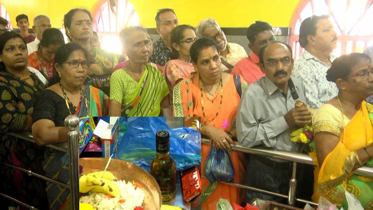 Karwar: ಸಾರಾಯಿ ದೇವರು ಅಂತಲೇ ಖ್ಯಾತಿ ಪಡೆದಿರುವ ಕರಾವಳಿಯ ಖಾಪ್ರಿ ಜಾತ್ರೆಗೆ ರಾಜ್ಯಗಳಿಂದಲೂ ಬರುತ್ತಾರೆ ಭಕ್ತರು! ಏನಿದರ ವಿದೇಶದ ನಂಟು? Karwar: ಸಾರಾಯಿ ದೇವರು ಅಂತಲೇ ಖ್ಯಾತಿ ಪಡೆದಿರುವ ಕರಾವಳಿಯ ಖಾಪ್ರಿ ಜಾತ್ರೆಗೆ ರಾಜ್ಯಗಳಿಂದಲೂ ಬರುತ್ತಾರೆ ಭಕ್ತರು! ಏನಿದರ ವಿದೇಶದ ನಂಟು?