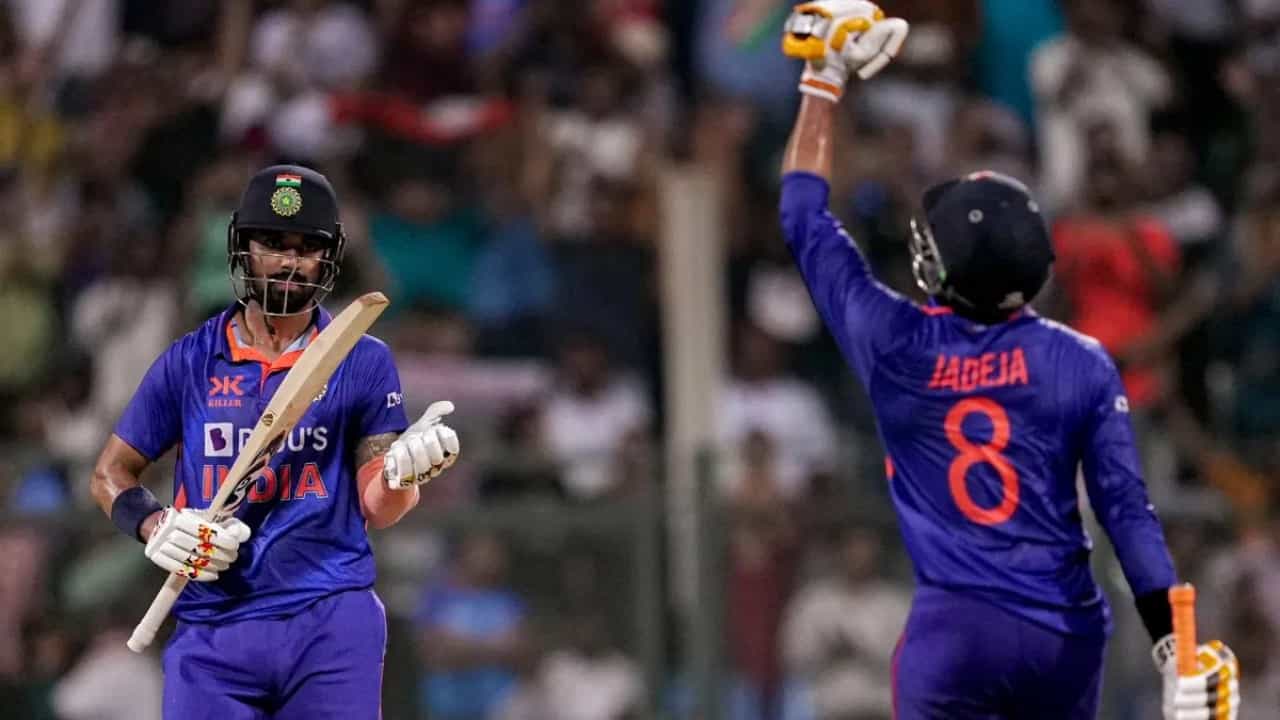 IND Vs AUS, 2nd ODI, Live Streaming: ಗೆದ್ದರೆ ಭಾರತಕ್ಕೆ ಸರಣಿ; ಪಂದ್ಯ ಎಷ್ಟು ಗಂಟೆಗೆ ಆರಂಭ? ಇಲ್ಲಿದೆ ವಿವರ IND Vs AUS, 2nd ODI, Live Streaming: ಗೆದ್ದರೆ ಭಾರತಕ್ಕೆ ಸರಣಿ; ಪಂದ್ಯ ಎಷ್ಟು ಗಂಟೆಗೆ ಆರಂಭ? ಇಲ್ಲಿದೆ ವಿವರ