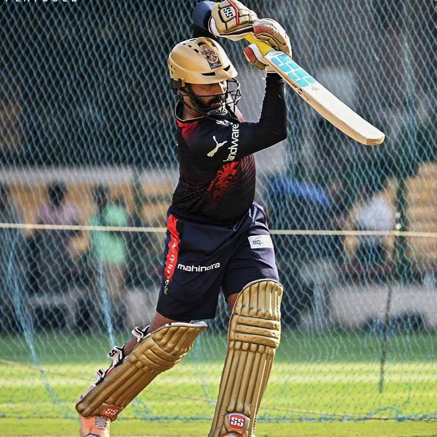 ಚಿನ್ನಸ್ವಾಮಿ ಕ್ರೀಡಾಂಗಣದ ಪಿಚ್​ನಲ್ಲಿ ಚೆಂಡು ಬ್ಯಾಟ್‌ಗೆ ಚೆನ್ನಾಗಿ ಬರುವುದರಿಂದ ಬ್ಯಾಟಿಂಗ್​ಗೆ ಹೇಳಿ ಮಾಡಿಸಿದಂತಿದೆ. ಹೀಗಾಗಿ ಇಂದು ಹೈ ಸ್ಕೋರ್​ ಪಂದ್ಯ ಆಗುವುದು ಖಚಿತ. ಬೌಂಡರಿ ಗೆರೆ ಕೂಡ ಅಂತ್ಯಂತ ಸಮೀಪವಿರುವ ಕಾರಣ ಫೋರ್-ಸಿಕ್ಸರ್​ಗಳ ಮಳೆ ಸುರಿಯಲಿದೆ.