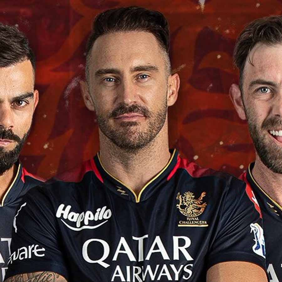 ಆರ್​ಸಿಬಿ: ಫಾಫ್ ಡುಪ್ಲೆಸಿಸ್ (ನಾಯಕ), ವಿರಾಟ್ ಕೊಹ್ಲಿ, ಮೊಹಮ್ಮದ್ ಸಿರಾಜ್, ಹರ್ಷಲ್ ಪಟೇಲ್, ದಿನೇಶ್ ಕಾರ್ತಿಕ್ (ವಿಕೆಟ್‌ ಕೀಪರ್), ಶಹಬಾಜ್ ಅಹಮದ್, ಅನುಜ್ ರಾವತ್, ಆಕಾಶ್ ದೀಪ್, ಮಹಿಪಾಲ್ ಲೊಮ್ರೊರ್, ಫಿನ್ ಅಲೆನ್, ಸುಯಶ್ ಪ್ರಭುದೇಸಾಯಿ, ಕರ್ಣ ಶರ್ಮಾ, ಸಿದ್ಧಾರ್ಥ್ ಕೌಲ್, ಡೇವಿಡ್ ವಿಲಿ, ರೀಸ್ ಟಾಪ್ಲಿ, ಹಿಮಾಂಶು ಶರ್ಮಾ, ಮನೋಜ್ ಬಾಂಢಗೆ, ರಾಜನ್‌ ಕುಮಾರ್, ಅವಿನಾಶ್ ಸಿಂಗ್, ಸೋನು ಯಾದವ್, ಮಿಚೆಲ್ ಬ್ರೇಸ್‌ವೆಲ್.