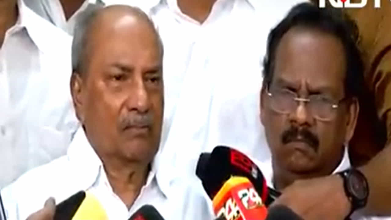 AK Antony: ಅನಿಲ್ ಆಂಟನಿಯ ನಿರ್ಧಾರ ತಪ್ಪು, ಇದರಿಂದ ನನಗೆ ತುಂಬಾ ನೋವಾಗಿದೆ: ಎಕೆ ಆಂಟನಿ ಪ್ರತಿಕ್ರಿಯ AK Antony: ಅನಿಲ್ ಆಂಟನಿಯ ನಿರ್ಧಾರ ತಪ್ಪು, ಇದರಿಂದ ನನಗೆ ತುಂಬಾ ನೋವಾಗಿದೆ: ಎಕೆ ಆಂಟನಿ ಪ್ರತಿಕ್ರಿಯ
