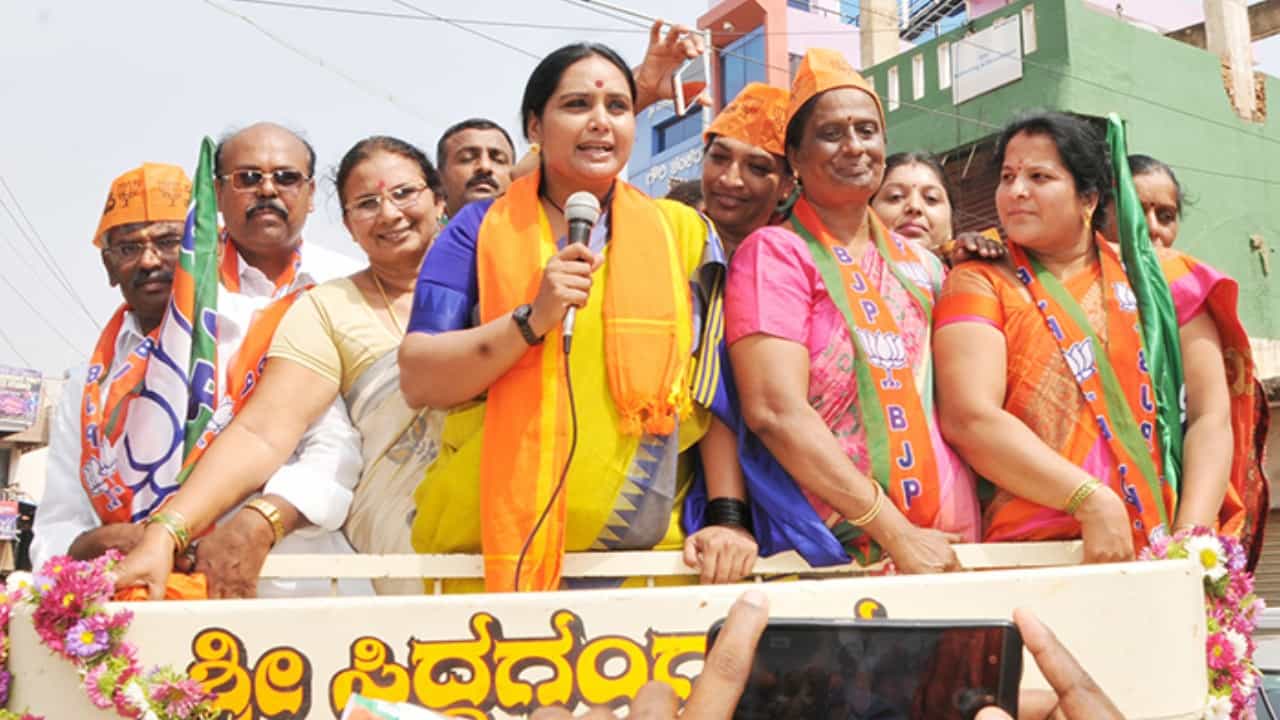 ನಟಿ ಶ್ರುತಿ ವಿರುದ್ಧ ಚುನಾವಣಾ ಆಯೋಗಕ್ಕೆ ದೂರು ನೀಡಿದ ಜೆಡಿಎಸ್ ನಟಿ ಶ್ರುತಿ ವಿರುದ್ಧ ಚುನಾವಣಾ ಆಯೋಗಕ್ಕೆ ದೂರು ನೀಡಿದ ಜೆಡಿಎಸ್