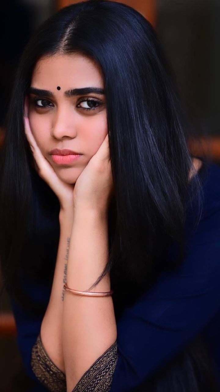 Actress Shruthi Daughter (5)