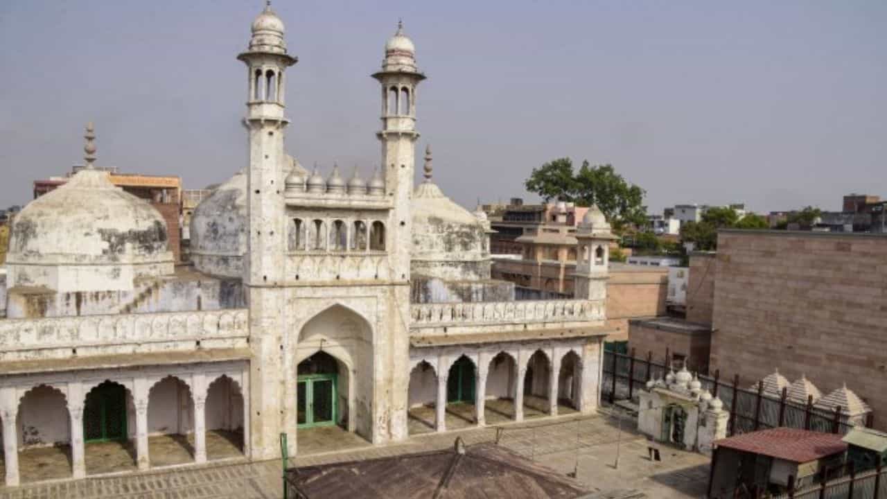 Gyanvapi Mosque: ಜ್ಞಾನವಾಪಿ ಮಸೀದಿಯೊಳಗೆ ವುಝುಗೆ ಅವಕಾಶ: ಆಡಳಿತ, ಎಲ್ಲಾ ಪಕ್ಷಗಳೊಂದಿಗೆ ಮಾತುಕತೆ ನಡೆಸಲು ಸುಪ್ರೀಂ ಸೂಚನೆ Gyanvapi Mosque: ಜ್ಞಾನವಾಪಿ ಮಸೀದಿಯೊಳಗೆ ವುಝುಗೆ ಅವಕಾಶ: ಆಡಳಿತ, ಎಲ್ಲಾ ಪಕ್ಷಗಳೊಂದಿಗೆ ಮಾತುಕತೆ ನಡೆಸಲು ಸುಪ್ರೀಂ ಸೂಚನೆ