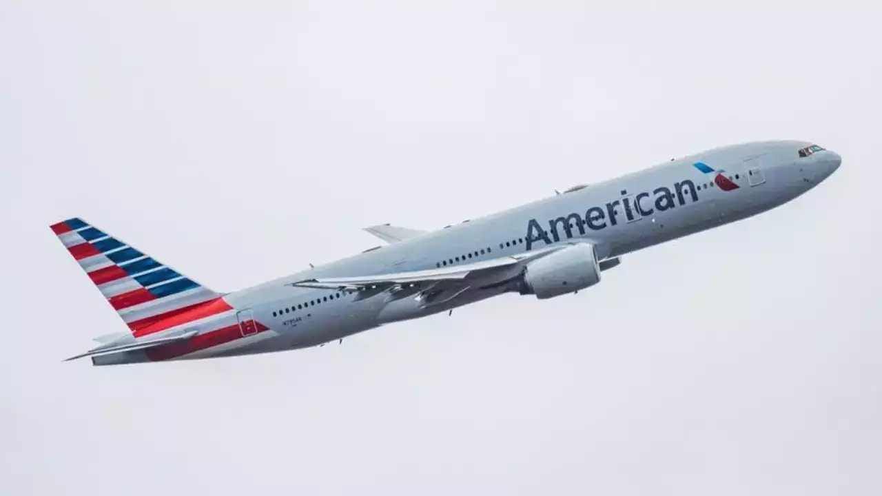 American Airlines: ನ್ಯೂಯಾರ್ಕ್-ದೆಹಲಿ ವಿಮಾನದಲ್ಲಿ ಸಹ ಪ್ರಯಾಣಿಕರ ಮೇಲೆ ಮೂತ್ರ ವಿಸರ್ಜಿಸಿದ ಪಾನಮತ್ತ ವ್ಯಕ್ತಿ American Airlines: ನ್ಯೂಯಾರ್ಕ್-ದೆಹಲಿ ವಿಮಾನದಲ್ಲಿ ಸಹ ಪ್ರಯಾಣಿಕರ ಮೇಲೆ ಮೂತ್ರ ವಿಸರ್ಜಿಸಿದ ಪಾನಮತ್ತ ವ್ಯಕ್ತಿ