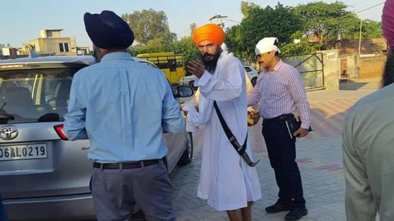 Amritpal Singh: 36 ದಿನಗಳ ಕಾರ್ಯಾಚರಣೆ ಬಳಿಕ ಖಲಿಸ್ತಾನ್ ಮುಖಂಡ ಅಮೃತ್ಪಾಲ್ ಸಿಂಗ್ ಬಂಧನ Amritpal Singh: 36 ದಿನಗಳ ಕಾರ್ಯಾಚರಣೆ ಬಳಿಕ ಖಲಿಸ್ತಾನ್ ಮುಖಂಡ ಅಮೃತ್ಪಾಲ್ ಸಿಂಗ್ ಬಂಧನ