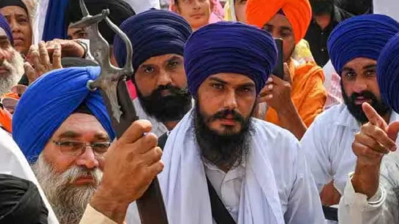 Amritpal Singh: ಖಲಿಸ್ತಾನಿ ಬೆಂಬಲಿಗ ಅಮೃತ್ಪಾಲ್ ಸಿಂಗ್ ಶರಣಾಗುವ ಸಾಧ್ಯತೆ, ಏ.14ರವರೆಗೆ ಪಂಜಾಬ್ ಪೊಲೀಸರ ರಜೆಗಳು ರದ್ದು Amritpal Singh: ಖಲಿಸ್ತಾನಿ ಬೆಂಬಲಿಗ ಅಮೃತ್ಪಾಲ್ ಸಿಂಗ್ ಶರಣಾಗುವ ಸಾಧ್ಯತೆ, ಏ.14ರವರೆಗೆ ಪಂಜಾಬ್ ಪೊಲೀಸರ ರಜೆಗಳು ರದ್ದು