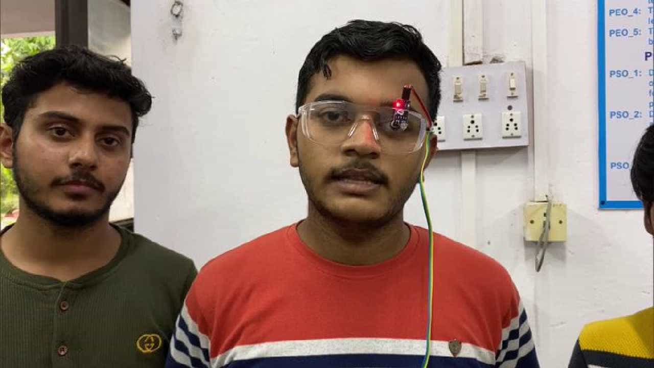 ವಾಹನ ಚಲಾಯಿಸುವಾಗ ನಿಮಗೂ ನಿದ್ದೆ ಬರುತ್ತಾ, ಇಂದೋರ್ ವಿದ್ಯಾರ್ಥಿಗಳು ಅಭಿವೃದ್ಧಿಪಡಿಸಿರುವ ಈ ಆ್ಯಂಟಿ ಸ್ಲೀಪ್ ಅಲಾರ್ಮ್ ವಿಶೇಷತೆ ಗೊತ್ತಾ? ವಾಹನ ಚಲಾಯಿಸುವಾಗ ನಿಮಗೂ ನಿದ್ದೆ ಬರುತ್ತಾ, ಇಂದೋರ್ ವಿದ್ಯಾರ್ಥಿಗಳು ಅಭಿವೃದ್ಧಿಪಡಿಸಿರುವ ಈ ಆ್ಯಂಟಿ ಸ್ಲೀಪ್ ಅಲಾರ್ಮ್ ವಿಶೇಷತೆ ಗೊತ್ತಾ?