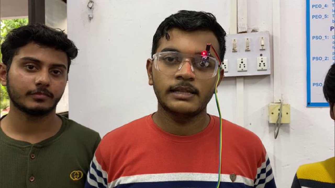 ವಾಹನ ಚಲಾಯಿಸುವಾಗ ನಿಮಗೂ ನಿದ್ದೆ ಬರುತ್ತಾ, ಇಂದೋರ್ ವಿದ್ಯಾರ್ಥಿಗಳು ಅಭಿವೃದ್ಧಿಪಡಿಸಿರುವ ಈ ಆ್ಯಂಟಿ ಸ್ಲೀಪ್ ಅಲಾರ್ಮ್ ವಿಶೇಷತೆ ಗೊತ್ತಾ?