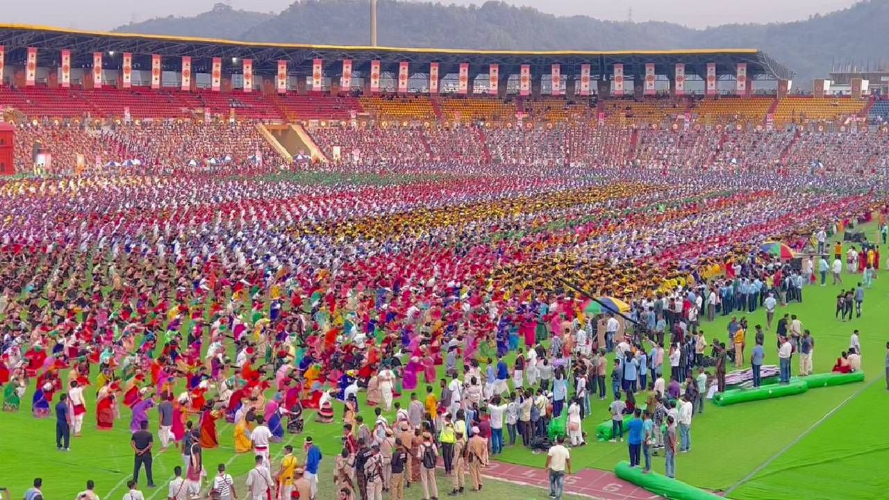 Guinness Record: ಒಂದೇ ಸ್ಥಳದಲ್ಲಿ ಅತಿ ದೊಡ್ಡ ಬಿಹು ಪ್ರದರ್ಶನ; ಗಿನ್ನೆಸ್ ಬುಕ್ ಆಫ್ ವರ್ಲ್ಡ್ ರೆಕಾರ್ಡ್ ಪ್ರವೇಶಿಸಿದ ಅಸ್ಸಾಂ Guinness Record: ಒಂದೇ ಸ್ಥಳದಲ್ಲಿ ಅತಿ ದೊಡ್ಡ ಬಿಹು ಪ್ರದರ್ಶನ; ಗಿನ್ನೆಸ್ ಬುಕ್ ಆಫ್ ವರ್ಲ್ಡ್ ರೆಕಾರ್ಡ್ ಪ್ರವೇಶಿಸಿದ ಅಸ್ಸಾಂ