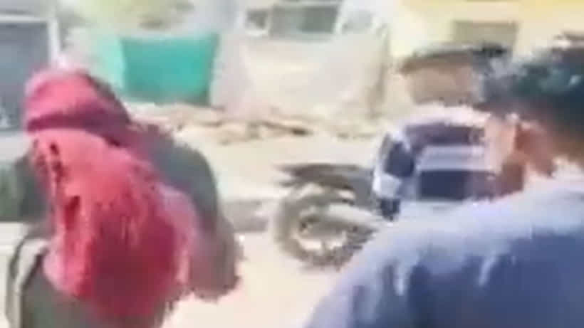 ಔರಂಗಾಬಾದ್: ಹಿಜಾಬ್ ಧರಿಸಿದ ಮಹಿಳೆಗೆ ಕಿರುಕುಳ ನೀಡುತ್ತಿರುವ ವಿಡಿಯೊ ವೈರಲ್; ಮೂವರು ವ್ಯಕ್ತಿಗಳ ಬಂಧನ